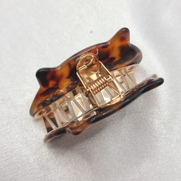 New FREE PEOPLE kitten hair claw clip tortoise - Picture 3 of 7